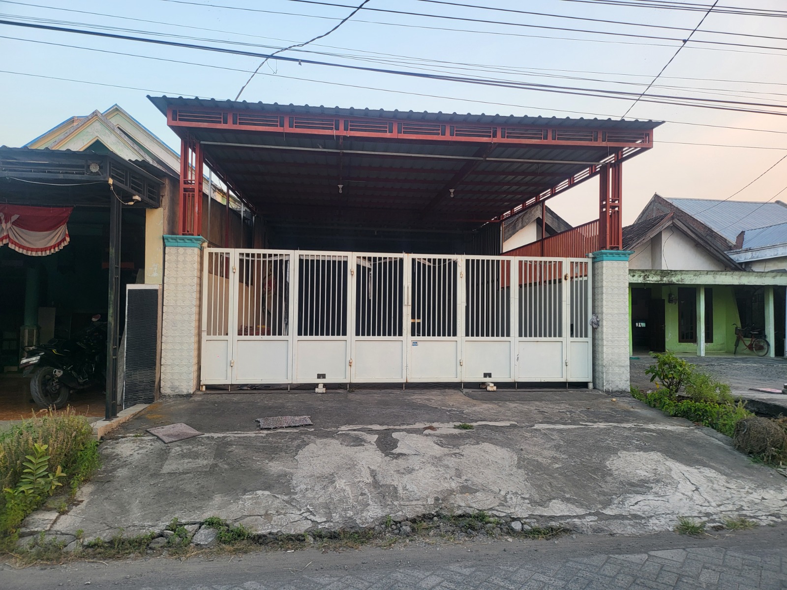 Tampak Dalam